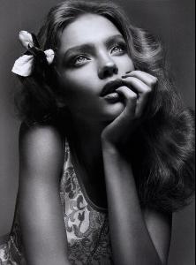 nat_Vogue_IT_Mar_03__Enthralling_by_Mert_Alas___Marcus_Pigott_LJ__sinfulcesar2.jpg