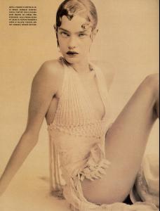 nat_Vogue_IT_Sep02___Elegance_Report_by_Paolo_Roversi_LJ__sinfulcesar.jpg