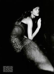 nat_Vogue_IT_Sep04___A_Girl_of_Singular_Beauty_by_Paolo_Roversi_LJ__sinful_cesar90.jpg