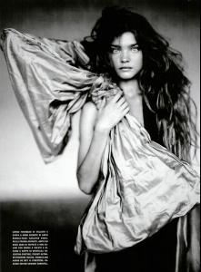 nat_Vogue_IT_Sep04___A_Girl_of_Singular_Beauty_by_Paolo_Roversi_LJ__sinful_cesar93.jpg