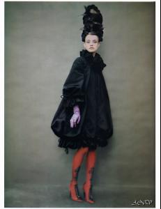 Nat_Vogue_ITSep06___Like_a_Painting_by_Paolo_Roversi_LJ__sinfulcesar91.jpg