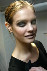 nat_Yves_Saint_Laurent_Spring_2003_Backstage90.jpg