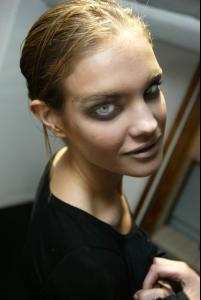 nat_Yves_Saint_Laurent_Spring_2003_Backstage92.jpg