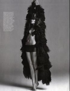 Daria_Vogue_Paris_August_2008_by_Inez_Van_Lamsweerde___Vinoodh_Matadin_4.jpg