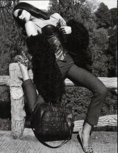 Daria_Vogue_Paris_August_2008_by_Inez_Van_Lamsweerde___Vinoodh_Matadin_9.jpg