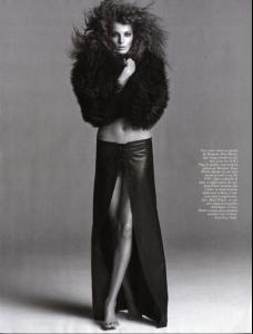 Daria_Vogue_Paris_August_2008_by_Inez_Van_Lamsweerde___Vinoodh_Matadin_90.jpg
