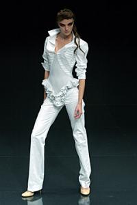maria_Alexander_McQueen_Spring_2002_Ready_to_Wear.jpg