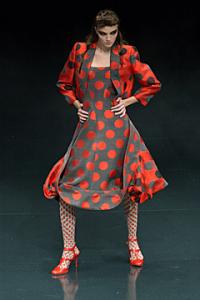 maria_Alexander_McQueen_Spring_2002_Ready_to_Wear2.jpg