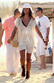 Naomi_Campbell_Bikini_St_Tropez_34.jpg