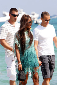 Naomi_Campbell_on_holiday_in_Saint_Tropez_04.jpg
