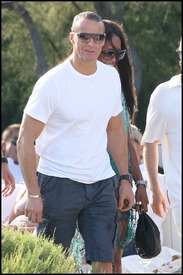 Naomi_Campbell_on_holiday_in_Saint_Tropez_17.jpg