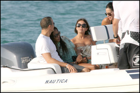 Naomi_Campbell_on_holiday_in_Saint_Tropez_23.jpg
