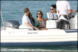Naomi_Campbell_on_holiday_in_Saint_Tropez_24.jpg