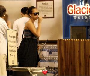 June_21_2008.Jessica_shopping_at_Whole_Foods_Beverly_Hills.HQ7.jpg