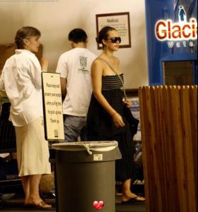 June_21_2008.Jessica_shopping_at_Whole_Foods_Beverly_Hills.HQ12.jpg