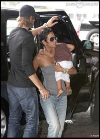 246765-halle-berry-son-cheri-gabriel-aubry-637x0-2.jpg