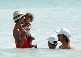 Celebutopia-Halle_Berry_at_the_beach_in_Miami-05.jpg