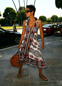 Preppie_-_Halle_Berry_at_a_hotel_in_Beverly_Hills_-_July_27_2009_937.jpg