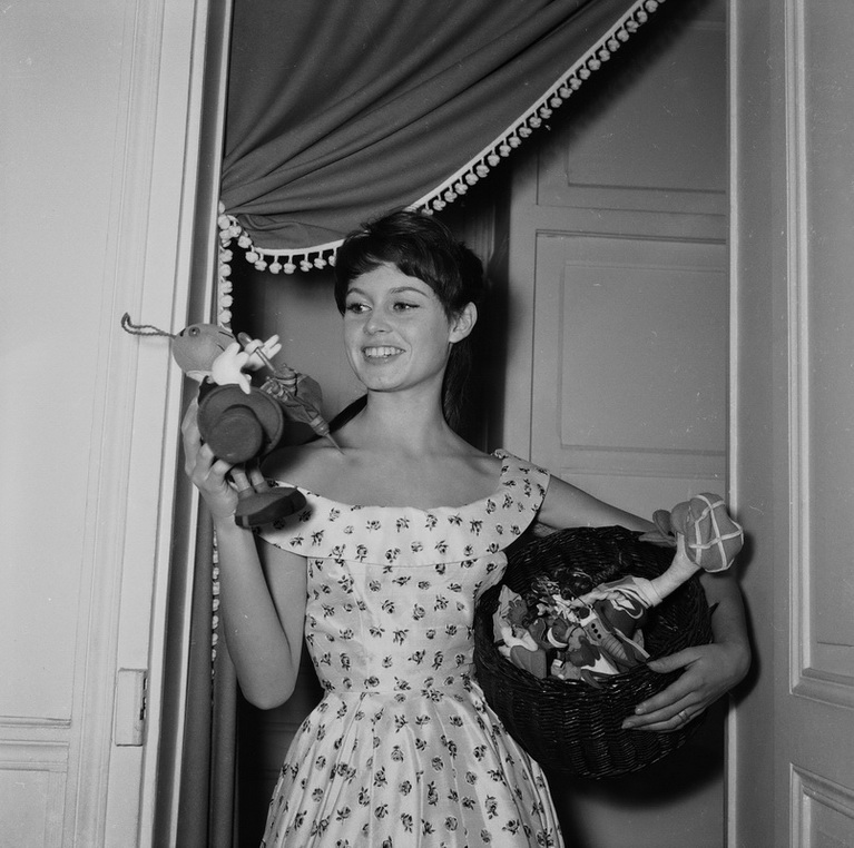 Брижит Бардо. Бриджит Бардо 1955. Brigitte Bardot 1954. Бриджит Бардо в 50.