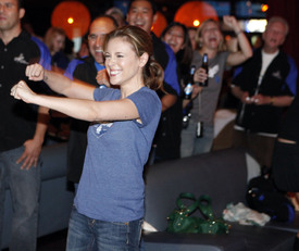 alyssa_milano_at_the_fifth_annual_state_farm_dodgers_dream_foundation_bowling_05.jpg