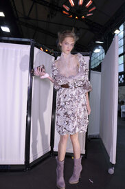 BackstageKenzoSpringSummer2009Womens100_jpg.jpg