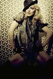 szavy_Madonna_Tom_Munro_Photoshoot_2008_09.jpg