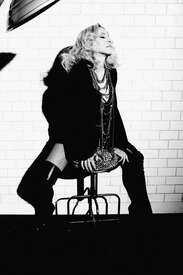 szavy_Madonna_Tom_Munro_Photoshoot_2008_17.jpg