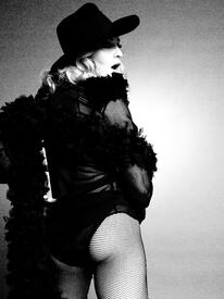 szavy_Madonna_Tom_Munro_Photoshoot_2008_35.jpg