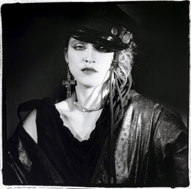 szavy_Madonna_George_Holz_Photoshoot_1984_02.jpg