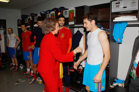 Spanish Queen Supports Football Team South OUPkjbx-rdAl.jpg