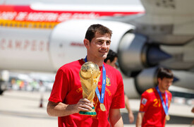 Spanish Football Team Arrives Barajas Airport 8N2PK-C2qfWl.jpg