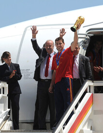 Spanish Football Team Arrives Barajas Airport rKBQDDeMGK4l.jpg