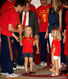 Spanish King Meets FIFA 2010 World Cup Winning -2MCptkatPll.jpg