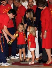 Spanish King Meets FIFA 2010 World Cup Winning 1k4UlzcgYfel.jpg