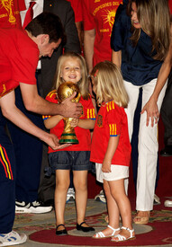 Spanish King Meets FIFA 2010 World Cup Winning B6YPDra8m4Gl.jpg