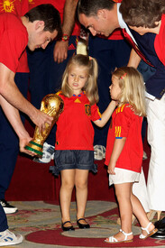 Spanish King Meets FIFA 2010 World Cup Winning Nko56JyGd7Ml.jpg