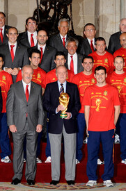 Spanish King Meets FIFA 2010 World Cup Winning Pgnq4mNPBxIl.jpg