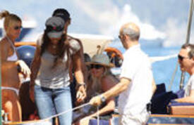 th_NaomiCampbellinPortofinoItaly19.07.2010_04.jpg