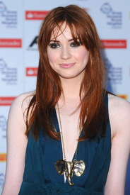 KarenGillan_2011GreatOrmondStreetF1Party_July6th_004.jpg