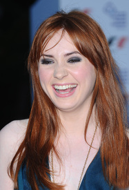 KarenGillan_2011GreatOrmondStreetF1Party_July6th_008.jpg