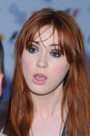 KarenGillan_2011GreatOrmondStreetF1Party_July6th_009.jpg