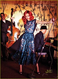 77834_rihannatag3_123_46lo.jpg