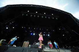 95983_Tikipeter_Eliza_Doolittle_Hop_Farm_Festival_2011_Day_3_003_123_191lo.jpg