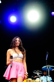 96079_Tikipeter_Eliza_Doolittle_Hop_Farm_Festival_2011_Day_3_017_123_516lo.jpg