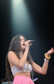 95966_Tikipeter_Eliza_Doolittle_Hop_Farm_Festival_2011_Day_3_002_123_32lo.jpg