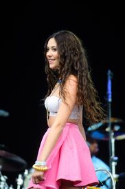 96077_Tikipeter_Eliza_Doolittle_Hop_Farm_Festival_2011_Day_3_016_123_975lo.jpg