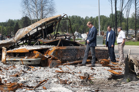 32698_Kate_Middleton_and_Prince_William_visit_Slave_Lake_Canada_July_6_2011_011_122_16lo.jpg