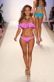 AdrienneBailon_NicolitaSwimwearshow_Miami_180711_001.jpg