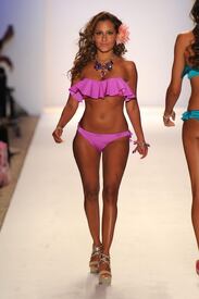 AdrienneBailon_NicolitaSwimwearshow_Miami_180711_002.jpg