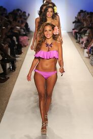 AdrienneBailon_NicolitaSwimwearshow_Miami_180711_004.jpg